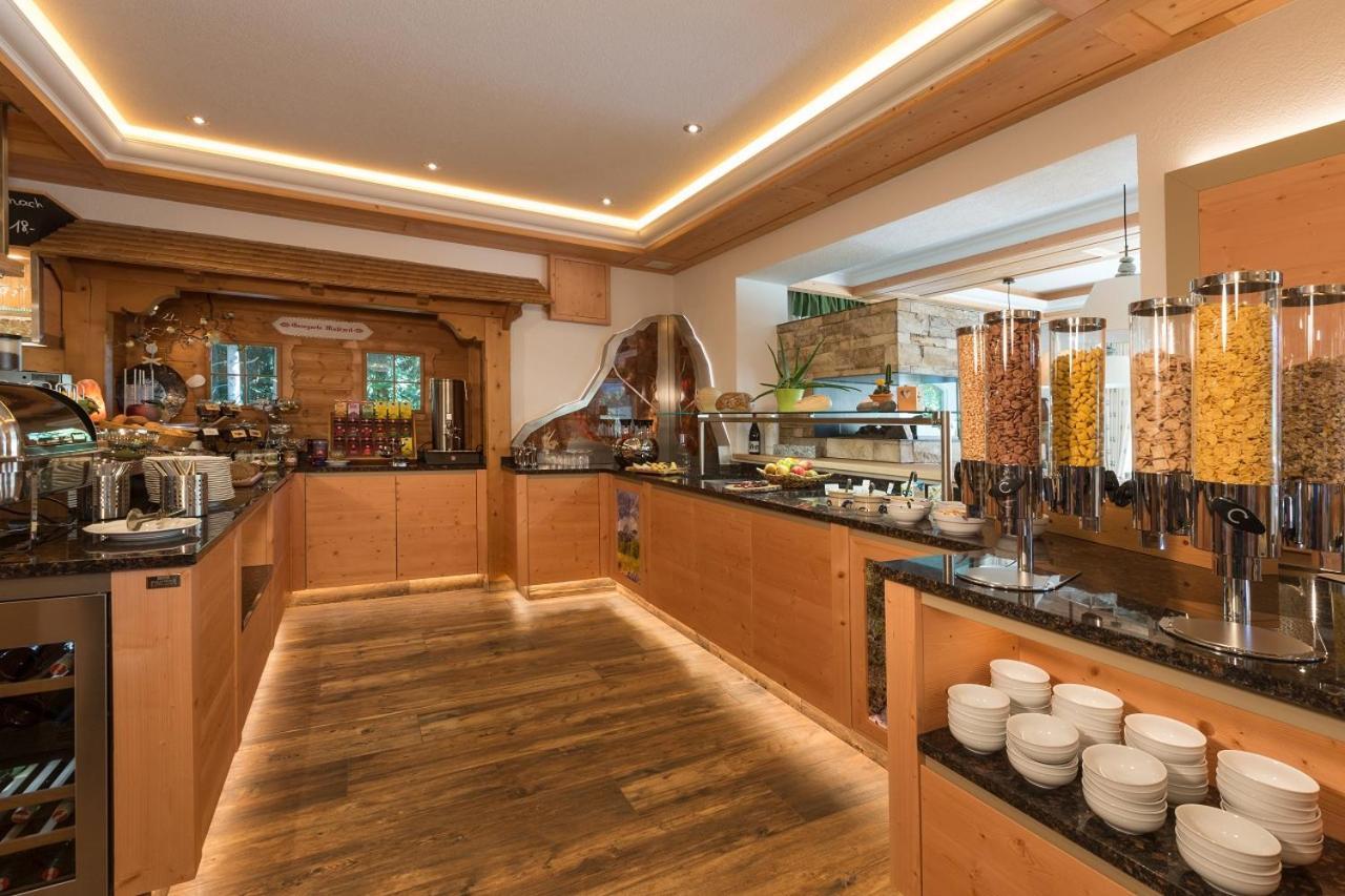 Hotel Sporthof Austria 람자우 암 다흐스타인 외부 사진